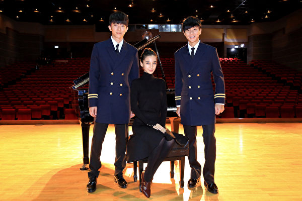 (左起)怀秋、Angelababy、JJ三人在MV中演出。(华纳提供) (左起)怀秋、Angelababy、JJ三人在MV中演出。(华纳提供)