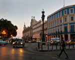 2012年3月26日的古巴哈瓦那。美國上世紀中期的車款，在古巴屢見不鮮。(Joe Raedle/Getty Images)