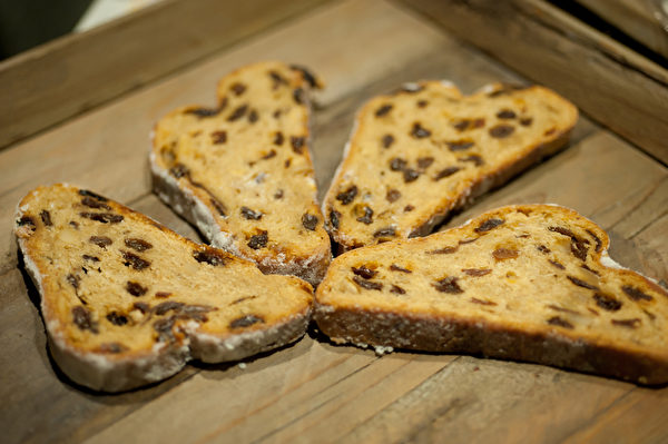 德式聖誕蛋糕Stollen。 (大宇/大紀元) 德式聖誕蛋糕Stollen。 (大宇/大紀元)