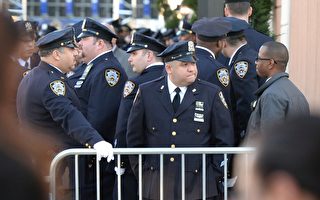 纽约殉职警察被追认名誉牧师和一级警探