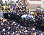 12月27日，萬名來自全國各地的警察參加殉職警官拉莫斯的葬禮。（戴兵/大紀元）