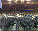 12月29日，884名来自纽约警察学院的新警员在曼哈顿麦迪逊广场花园体育馆参加毕业典礼。（蔡溶/大纪元）