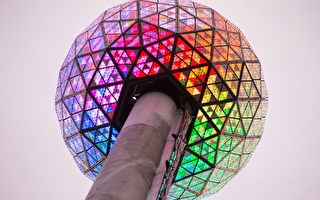 组图：迎接2015时代广场水晶球通过最后测试