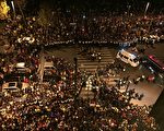 上海外滩陈毅广场跨年夜人踩人惨剧，大陆官方媒体和民众指上海当局难辞其咎，显示上海或面临一场政治问责风暴。（AFP）