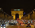 组图：凯旋门“巴黎是查理”投影表悼念