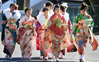 组图：现代日本少女如此传统的庆成年