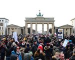 柏林近日舉辦了呼籲言論自由、新聞自由，反恐怖主義集會。（JOHN MACDOUGALL/ Getty Images）