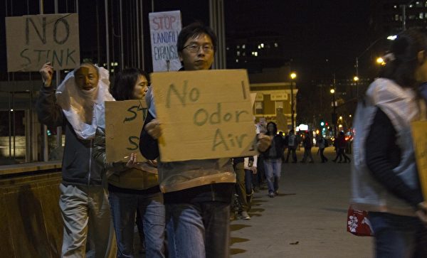 500多社區人士在聖荷西市府前抗議垃圾場擴容。(曹景哲/大紀元) 500多社區人士在聖荷西市府前抗議垃圾場擴容。(曹景哲/大紀元)