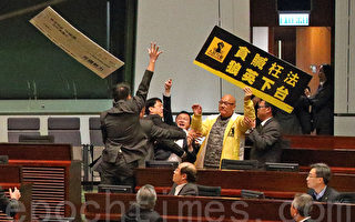 香港民主派議員批評梁振英搞文革批鬥
