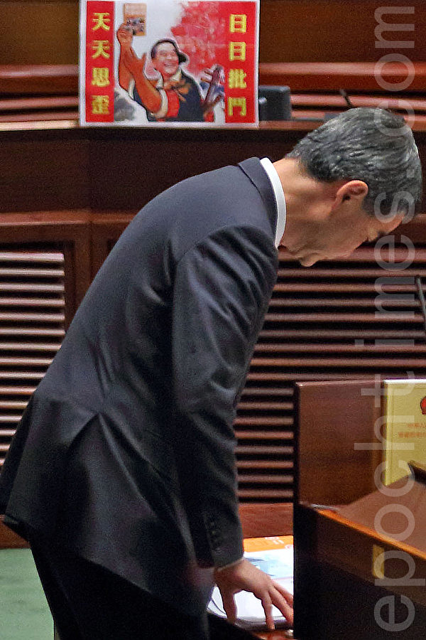 梁振英在《施政報告》中批評港大學生會刊物《學苑》和雨傘運動學生領袖等主張香港「自立自決」,其後更定性為「港獨」。(大紀元資料圖片) 梁振英在《施政報告》中批評港大學生會刊物《學苑》和雨傘運動學生領袖等主張香港「自立自決」,其後更定性為「港獨」。(大紀元資料圖片)