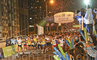 組圖：香港馬拉松 選手比賽不忘真普選