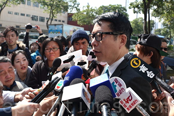 亞視前途未卜,執行董事葉家寶則呼籲港人每人出資一萬元救亡,但未被看好。(蔡雯文/大紀元) 亞視前途未卜,執行董事葉家寶則呼籲港人每人出資一萬元救亡,但未被看好。(蔡雯文/大紀元)