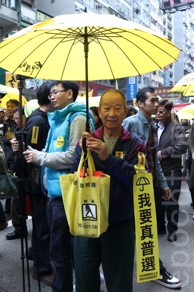 80歲的鍾先生。(蔡雯文/大紀元) 80歲的鍾先生。(蔡雯文/大紀元)