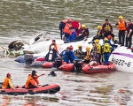 組圖：台灣復興客機墜河救援現場目擊