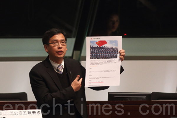 圖為葉建源議員周三在立法會質疑,駐港部隊為青少年軍提供培訓,疑違反基本法。(大紀元資料圖片) 圖為葉建源議員周三在立法會質疑,駐港部隊為青少年軍提供培訓,疑違反基本法。(大紀元資料圖片)