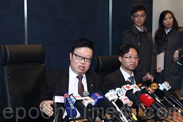 亞視經理人、德勤中國華南區主管合夥人黎嘉恩指,亞視接獲三份標書,但主要投資者王征不滿出價。他指目前情況不能再拖,籲股東理智。(蔡雯文/大紀元) 亞視經理人、德勤中國華南區主管合夥人黎嘉恩指,亞視接獲三份標書,但主要投資者王征不滿出價。他指目前情況不能再拖,籲股東理智。(蔡雯文/大紀元)