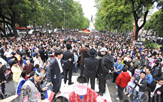 法国2万华人联名抗议不安全威胁