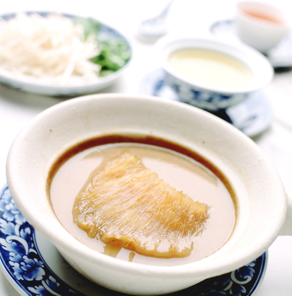 鱼翅汤(Shark Fin Soup)(Fotolia) 鱼翅汤(Shark Fin Soup)(Fotolia)
