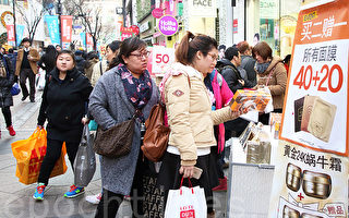 受韩流明星影响 中国游客爱上韩国化妆品