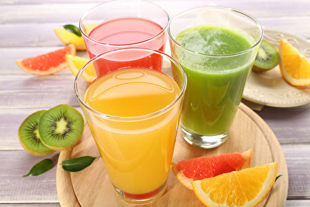 新鮮果汁用的木桌上的水果(fotolia) 新鮮果汁用的木桌上的水果(fotolia)