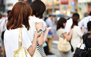 防手机中毒 韩国出招救“低头族”