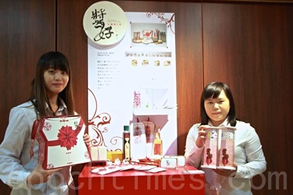 「醬好一輩子」是一款包含醬油、麵線、豆腐的婚禮伴手禮。(許享富 /大紀元) 「醬好一輩子」是一款包含醬油、麵線、豆腐的婚禮伴手禮。(許享富 /大紀元)