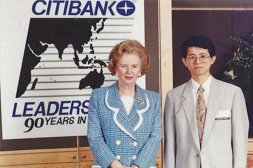 Tony與英國前首相柴契爾夫人合影(1992年, 當時31歲) (圖片提供:tony) Tony與英國前首相柴契爾夫人合影(1992年, 當時31歲) (圖片提供:tony)
