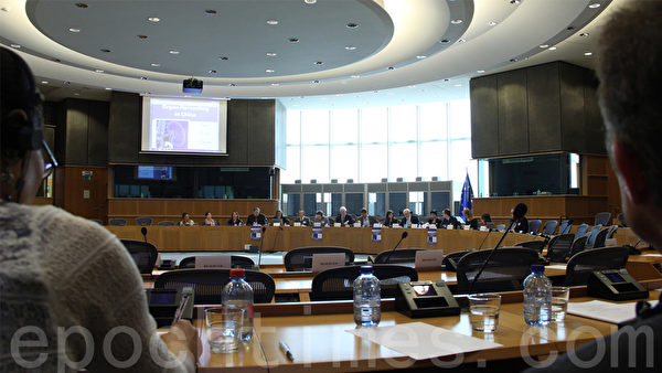 2015年4月21日，歐洲會議舉辦「中共活摘器官」國際研討會，歐盟三大機構的官員與相關的國際組織、機構及專家等共同探討如何儘快制止這一罪行。（林文萱／大紀元）