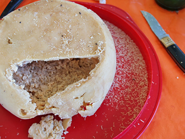 卡苏马苏乳酪(Casu Marzu)。(Fotolia) 卡苏马苏乳酪(Casu Marzu)。(Fotolia)