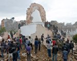 尼泊爾強震  首都高塔塌埋至少200人