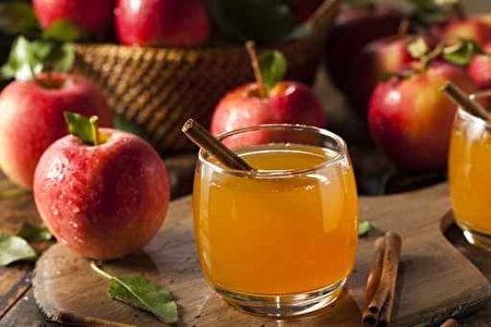 蘋果醋除了作為美味的飲品之外， 還有許多妙用。(Fotolia)