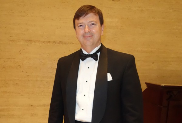 前NASA航空中心总工程师Mike Conley先生从神韵中得到启迪。人类道德败坏,急需返本归真。(余欣然/大纪元) 前NASA航空中心总工程师Mike Conley先生从神韵中得到启迪。人类道德败坏,急需返本归真。(余欣然/大纪元)