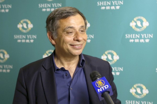 现任欧洲经济和社会委员会(EESC)主席的Henri Malosse先生4月11日下午在看完神韵演出后表示自己深深为之震动。(新唐人) 现任欧洲经济和社会委员会(EESC)主席的Henri Malosse先生4月11日下午在看完神韵演出后表示自己深深为之震动。(新唐人)