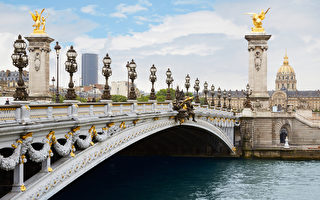 法國巴黎，清晨的亞歷山大三世橋。（fotolia）