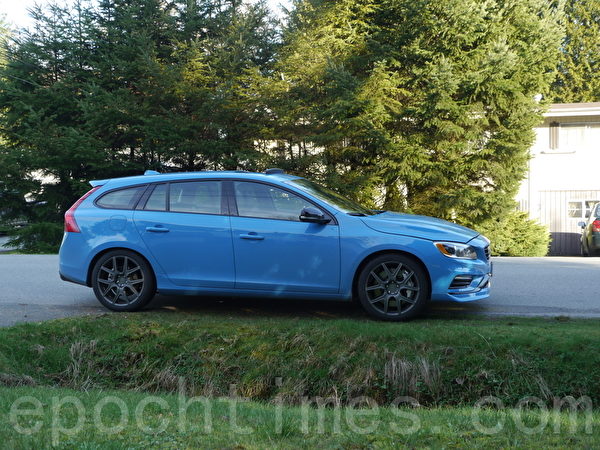 2015 Volvo V60 PoleStar。(夏又容/大纪元) 2015 Volvo V60 PoleStar。(夏又容/大纪元)