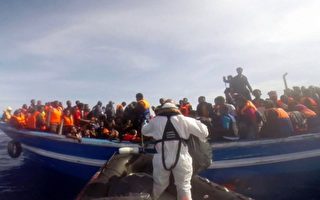 意大利海警两天救起5800名偷渡客其中10死