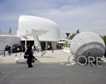 韩国馆馆场建筑以“月亮罐”(Moon Jar)为主题,这种传统陶器的的形状就像满月。(AFP)