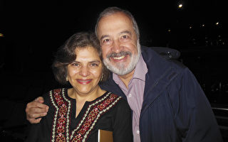 Jose Albarran先生和太太Gala Roque观看了5月16日神韵舞剧团在墨西哥首都墨西哥城的第11场演出。（李辰／大纪元）