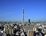 日本东京晴空塔具有广播、观光、购物、展示等多种功能,其展示区陈列著一把由太空陨石铸成的“天铁刀”。图为东京晴空塔。(YOSHIKAZU TSUNO / AFP)