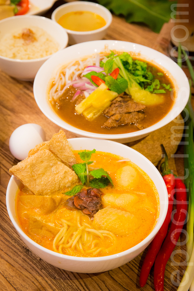 马来西亚人气美食PappaRich进驻台北东区,道地的椰浆饭、炒粿条、叻沙、沙嗲、海南鸡饭、拉茶等,以多种香料调制而成的酱汁,呈现多元民族风貌。(陈柏州/大纪元) 马来西亚人气美食PappaRich进驻台北东区,道地的椰浆饭、炒粿条、叻沙、沙嗲、海南鸡饭、拉茶等,以多种香料调制而成的酱汁,呈现多元民族风貌。(陈柏州/大纪元)
