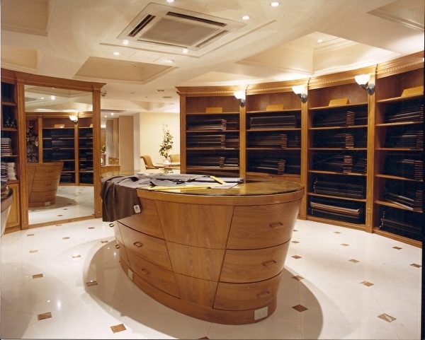 豪华的店面,希望让顾客宾至如归。(图:绅装西服提供) 豪华的店面,希望让顾客宾至如归。(图:绅装西服提供)