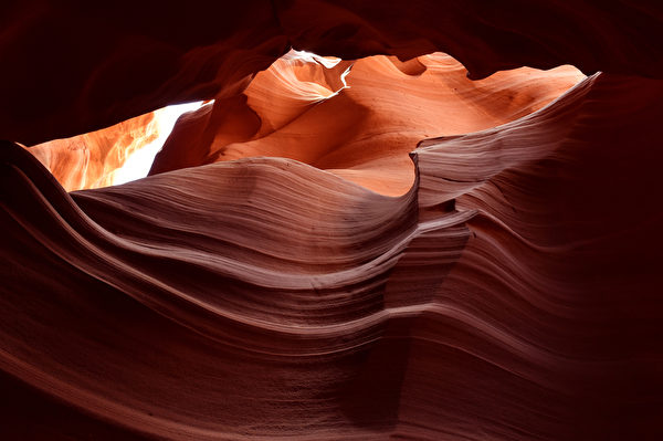 美國亞利桑那州上羚羊峽谷岩層（MLADEN ANTONOV/AFP）