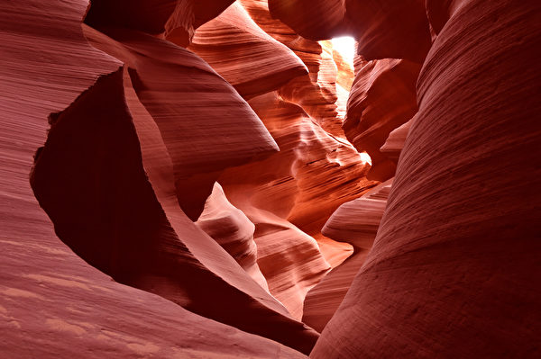 美國亞利桑那州下羚羊峽谷岩層（MLADEN ANTONOV/AFP） 