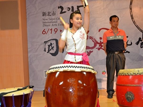 宋坤的鼓艺手。(宋顺澈/大纪元) 宋坤的鼓艺手。(宋顺澈/大纪元)