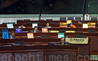 香港政改方案被否决 网络热议民心所向