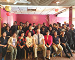 春田科技高中校长Richard Stoddard(前左五)、外语部主任Ann Ferriter(前左四)、中文部黄美珠老师(前左三)、Katherine Chang(前左二)及教育组组长黄薳玉(前右三)于会后合影。(教育组提供)