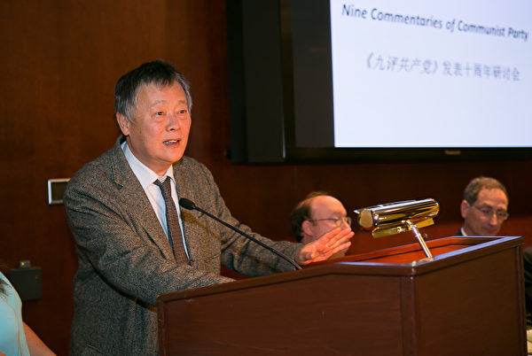 魏京生表示,中共迫害法輪功摧毀了整個中國社會的道德基礎;不僅僅是江澤民個人應該得到清算,整個共產體制都必須得到清算,直至中共垮臺。(李莎/大紀元) 魏京生表示,中共迫害法輪功摧毀了整個中國社會的道德基礎;不僅僅是江澤民個人應該得到清算,整個共產體制都必須得到清算,直至中共垮臺。(李莎/大紀元)