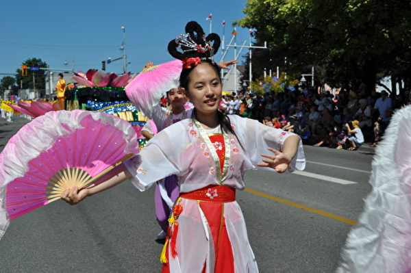法輪大法團體仙女隊婉若天仙下凡間(唐風/大紀元) 法輪大法團體仙女隊婉若天仙下凡間(唐風/大紀元)