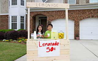 卖柠檬水 美国孩子首次创业体验