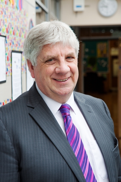諾丁漢Bramcote Hills小學受學生們愛戴的校長Andrew Pearson。(作者提供) 諾丁漢Bramcote Hills小學受學生們愛戴的校長Andrew Pearson。(作者提供)
